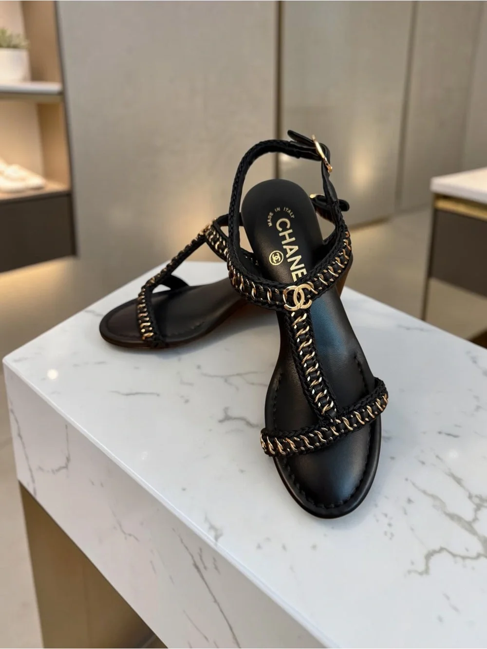 CHANEL elegant timeless